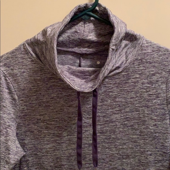 Sweatshirt never worn - Picture 2 of 3